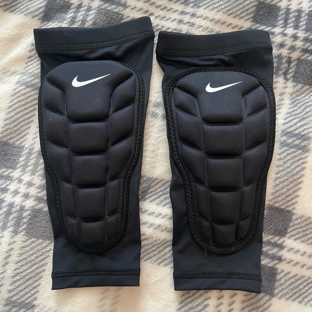 New Nike Black Arm Guards